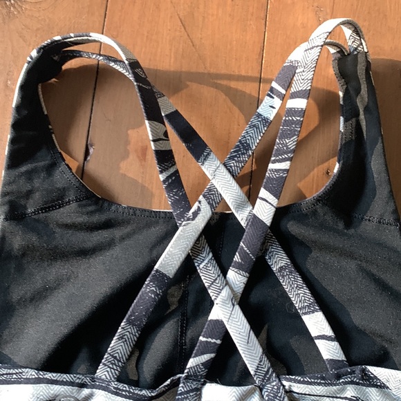 Lululemon Bra size 4 - Picture 4 of 5